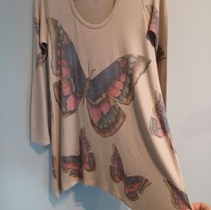 Butterfly print sharkbite hem sweater